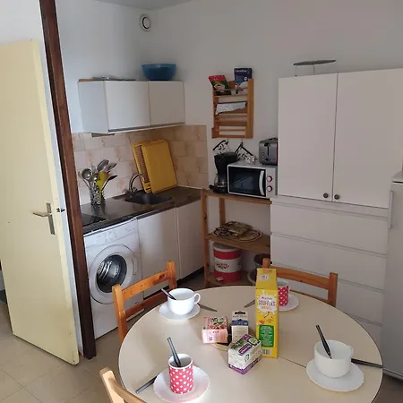 Apartment Gruissan: T2 Cabine, Piscine, Parking, Centre, 4/5 Pers, Petit Budget - Fr-1-796-3